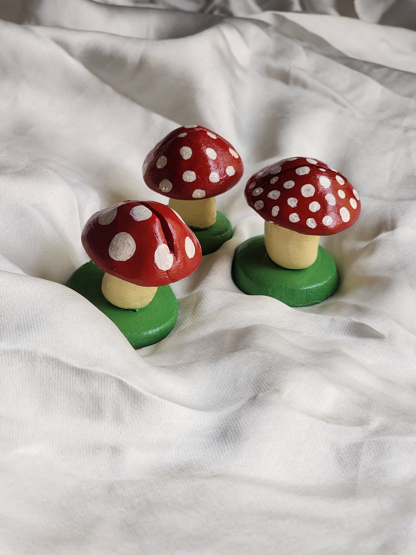 Mushroom card holder