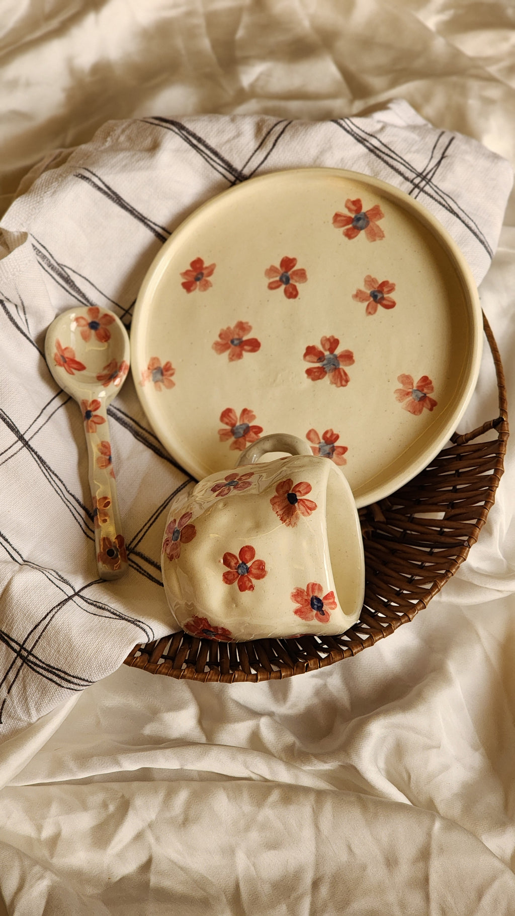 Red Periwinkle - Ceramic Mug